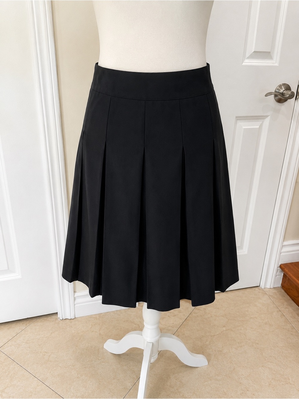 Ann Taylor Black Pleated A-Line Knee Length Career Skirt Classic Chic - Picture 2 of 8